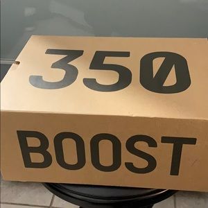 NEW & NEVER WORN - Yeezy Boost 350 V2